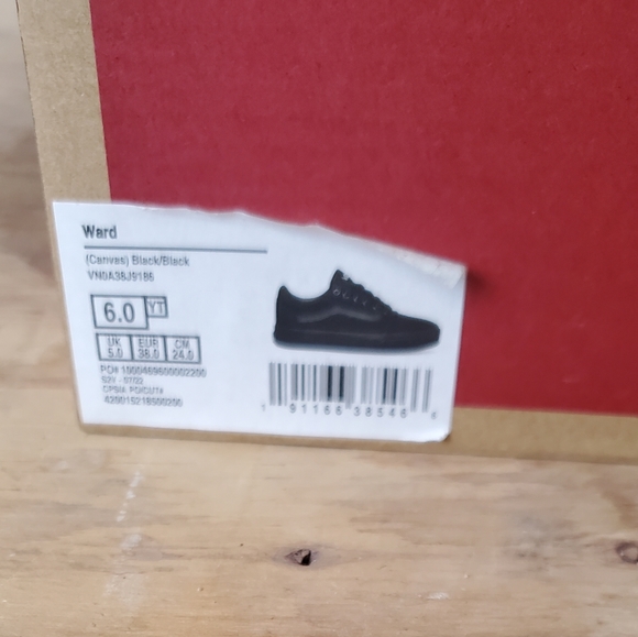 Vans - Picture 2 of 9